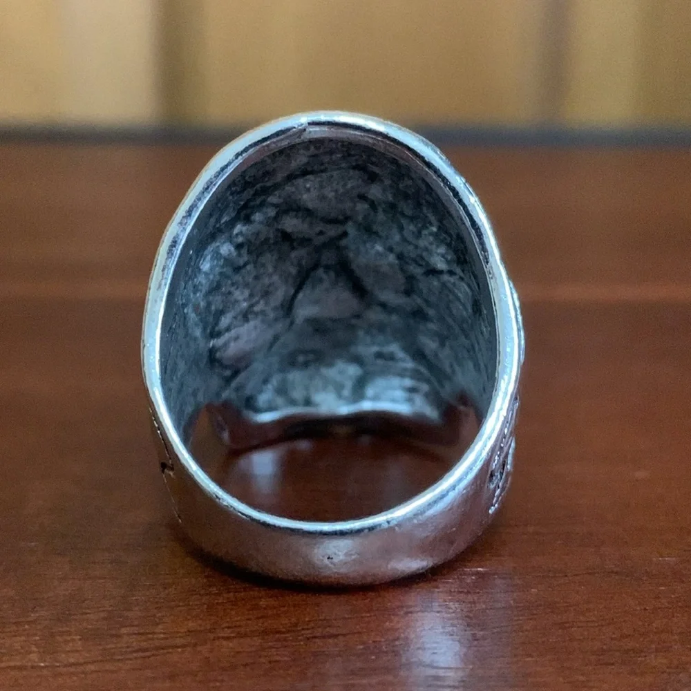 Silver tone skull ring size 9.75